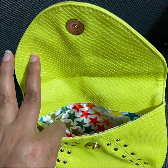 Neon yellow studded clutch - Picture 3 of 9